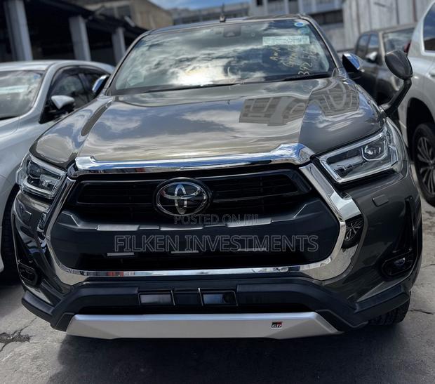 Toyota Hilux Revo Double Cab Deisel 2.8 AWD 2021 Ivory