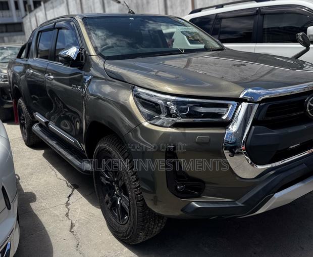Toyota Hilux Revo Double Cab Deisel 2.8 AWD 2021 Ivory