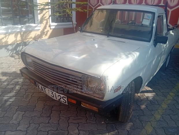 Nissan Pick-Up 1997 White