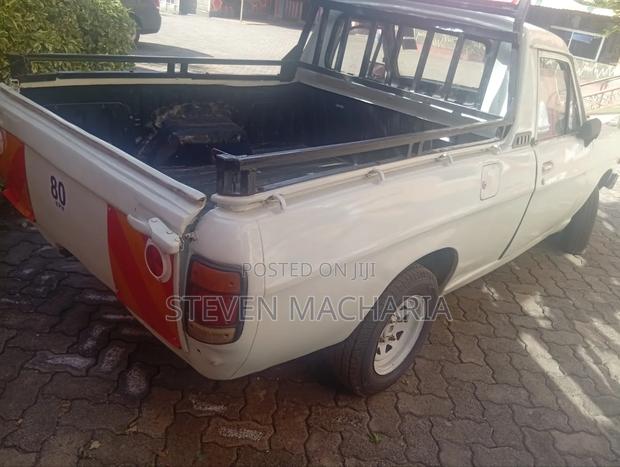 Nissan Pick-Up 1997 White