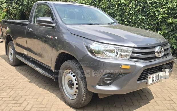 Toyota Hilux 2024 Gray