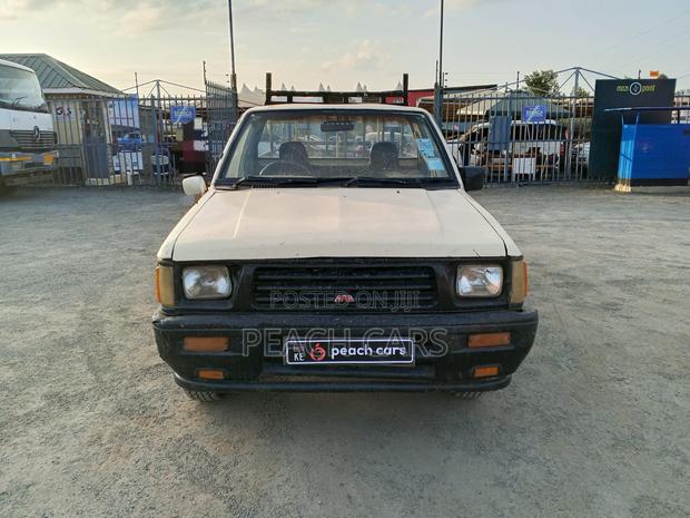 Mitsubishi L200 1999 Beige