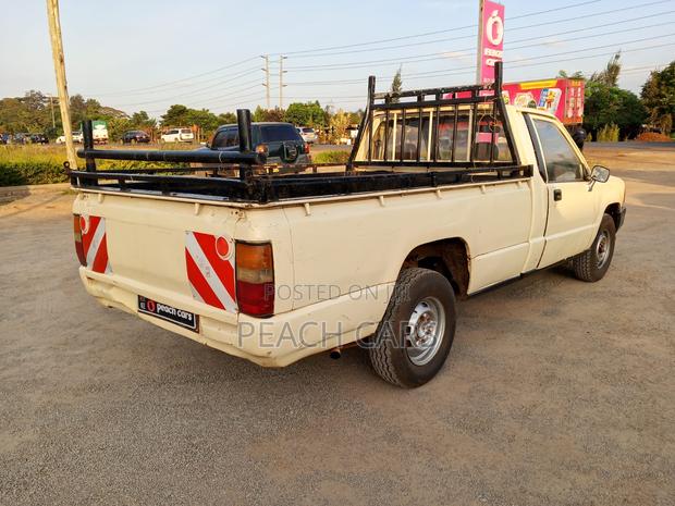 Mitsubishi L200 1999 Beige