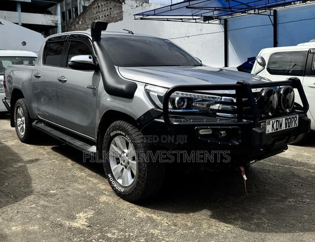 Toyota Hilux Revo Double Cab Deisel 2.4 AWD 2018 Silver