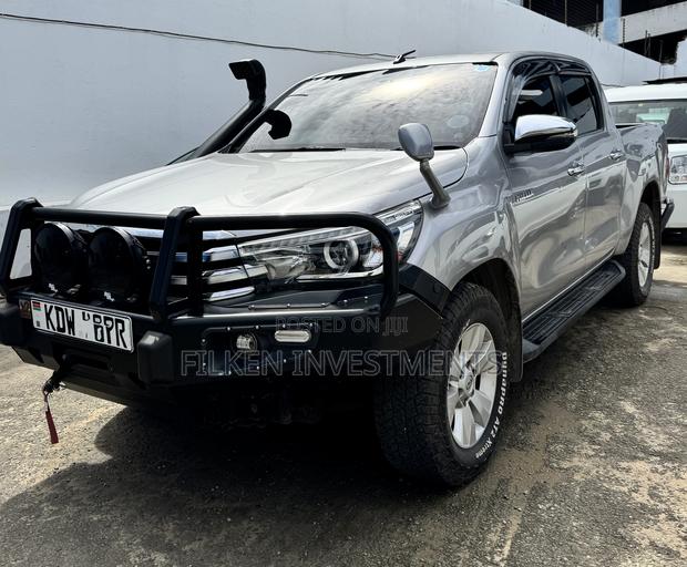 Toyota Hilux Revo Double Cab Deisel 2.4 AWD 2018 Silver