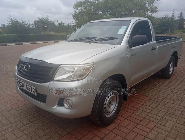 Toyota Hilux 2012 Silver