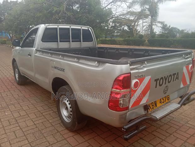 Toyota Hilux 2012 Silver