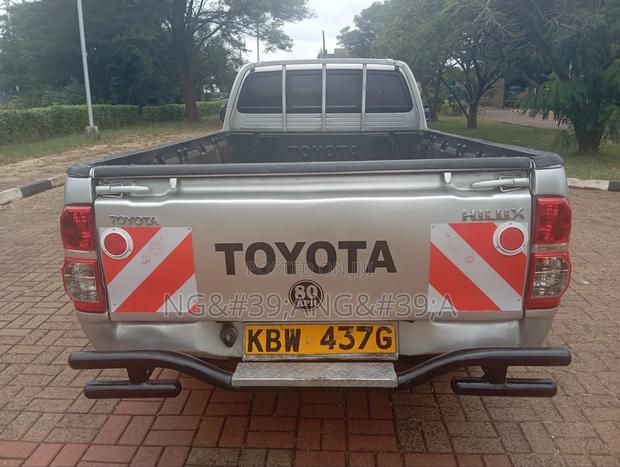 Toyota Hilux 2012 Silver
