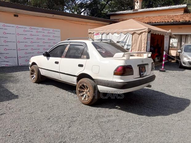 Toyota Corolla 1995 White