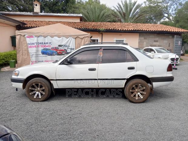 Toyota Corolla 1995 White