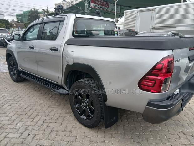 Toyota Hilux 2020 Silver
