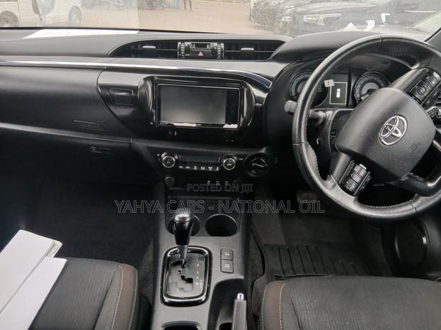 Toyota Hilux 2020 Silver