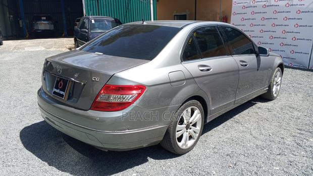 Mercedes-Benz C200 2010 Gray