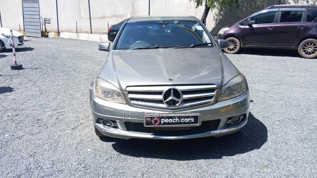 Mercedes-Benz C200 2010 Gray
