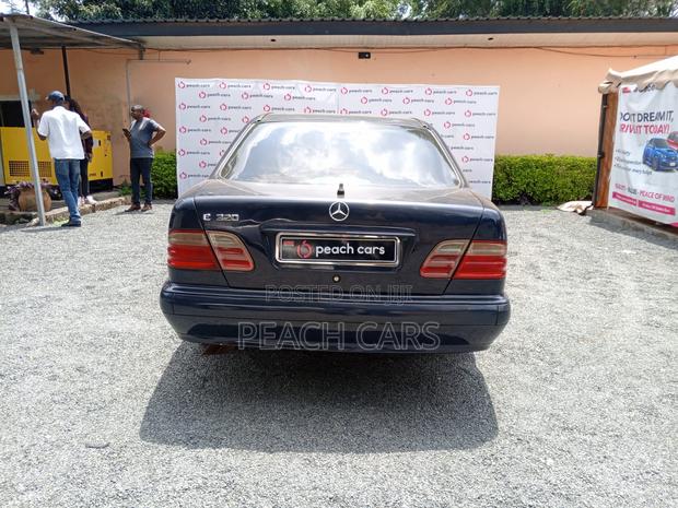 Mercedes-Benz E350 2000 Blue