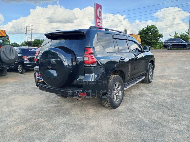 Toyota Land Cruiser Prado 2011 Black