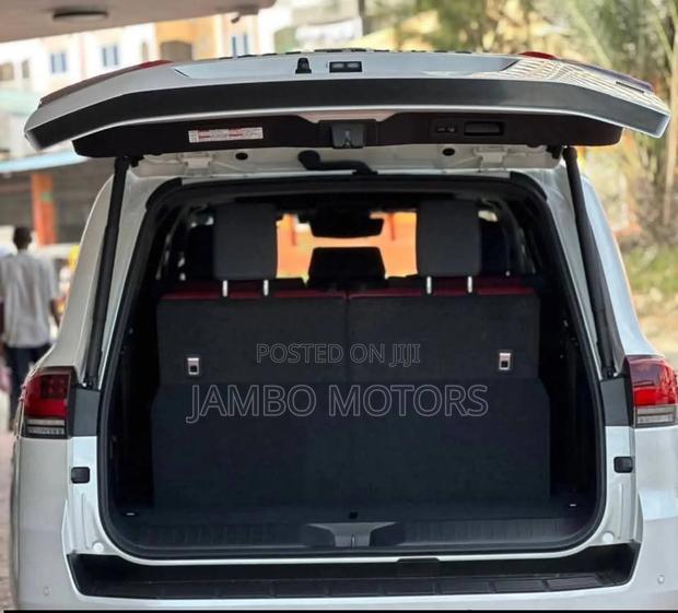 Toyota Land Cruiser LC300 2024 White