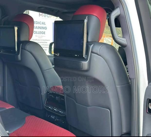 Toyota Land Cruiser LC300 2024 White