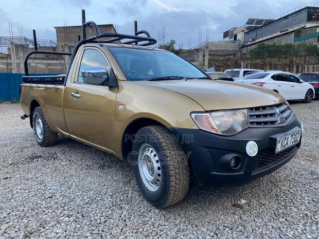Mitsubishi L200 2012 Gold