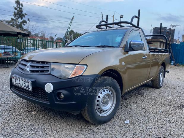 Mitsubishi L200 2012 Gold