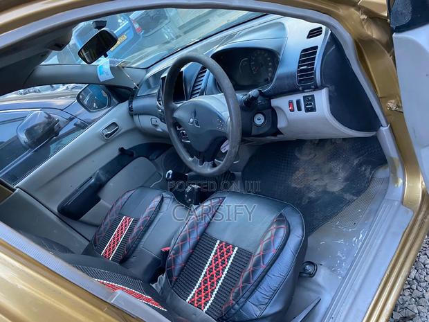 Mitsubishi L200 2012 Gold