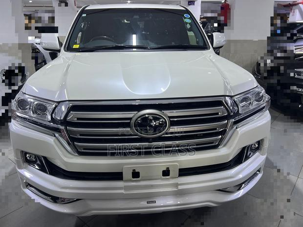 Toyota Land Cruiser 4.6 V8 ZX 2019 White