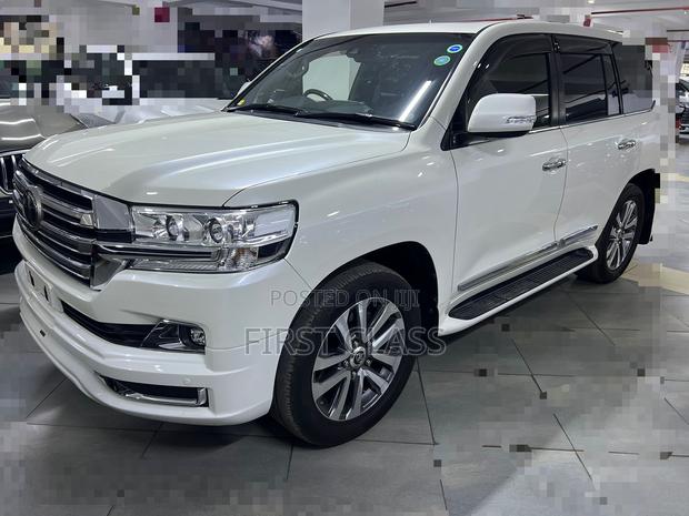 Toyota Land Cruiser 4.6 V8 ZX 2019 White