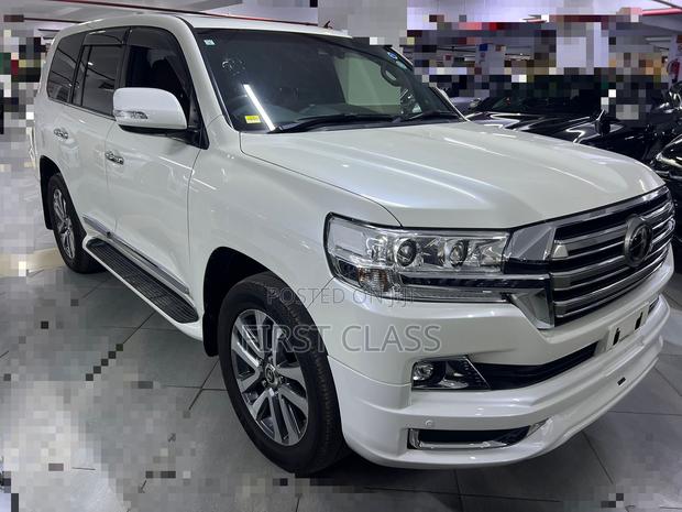 Toyota Land Cruiser 4.6 V8 ZX 2019 White