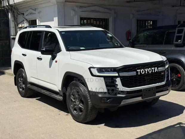 Toyota Land Cruiser LC300 2025