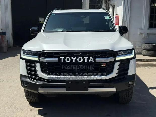 Toyota Land Cruiser LC300 2025