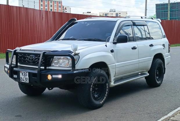 Toyota Land Cruiser 2001 Pearl