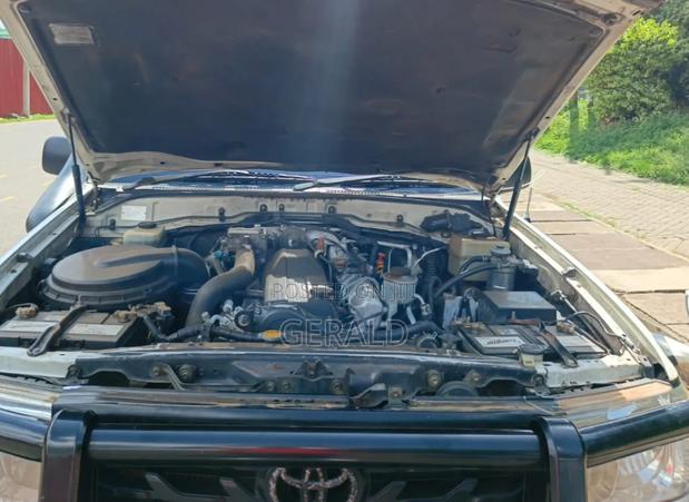Toyota Land Cruiser 2001 Pearl