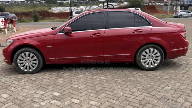Mercedes-Benz C200 2010 Red