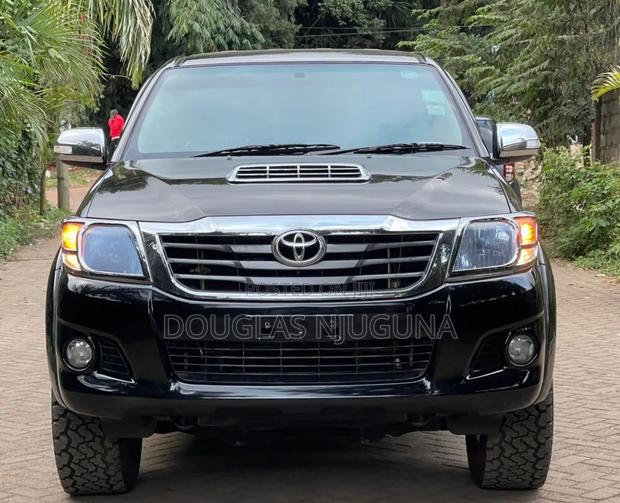 Toyota Hilux 2016 Black