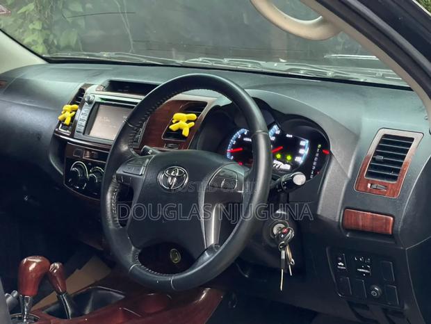 Toyota Hilux 2016 Black