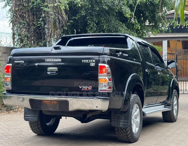Toyota Hilux 2016 Black