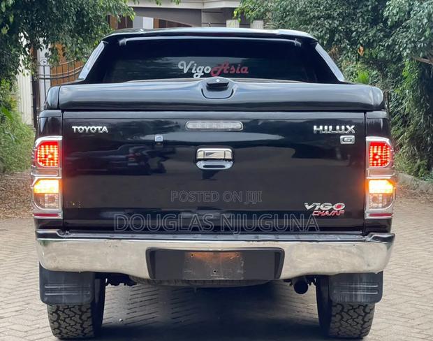 Toyota Hilux 2016 Black