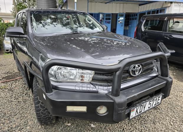 Toyota Hilux 2021 Gray