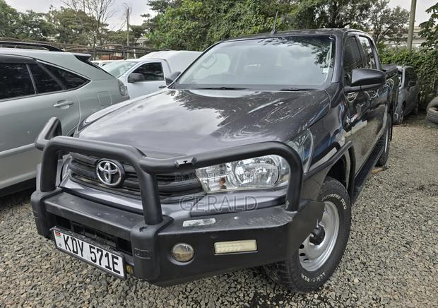 Toyota Hilux 2021 Gray