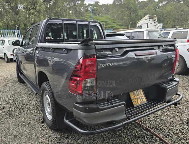 Toyota Hilux 2021 Gray
