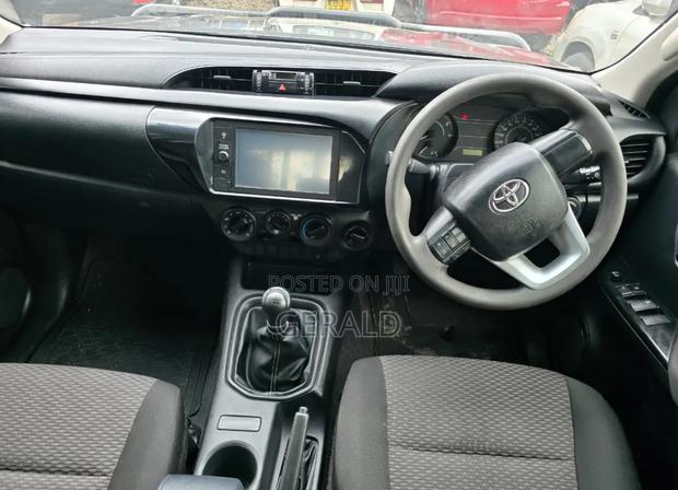 Toyota Hilux 2021 Gray