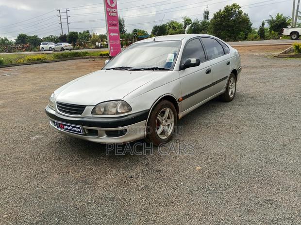 Toyota Avensis 2000 Silver