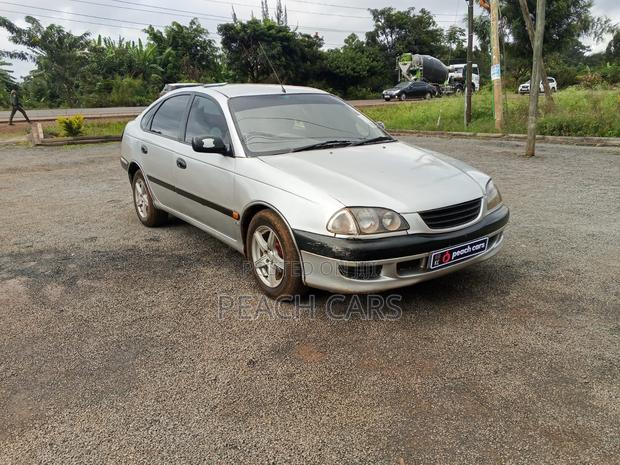 Toyota Avensis 2000 Silver
