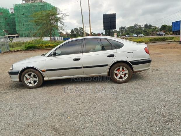 Toyota Avensis 2000 Silver