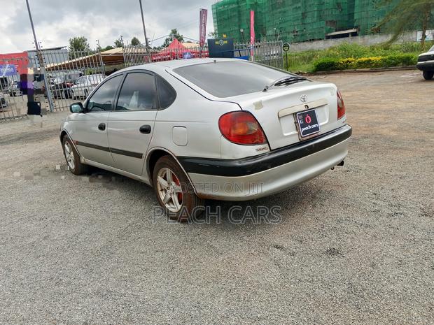 Toyota Avensis 2000 Silver