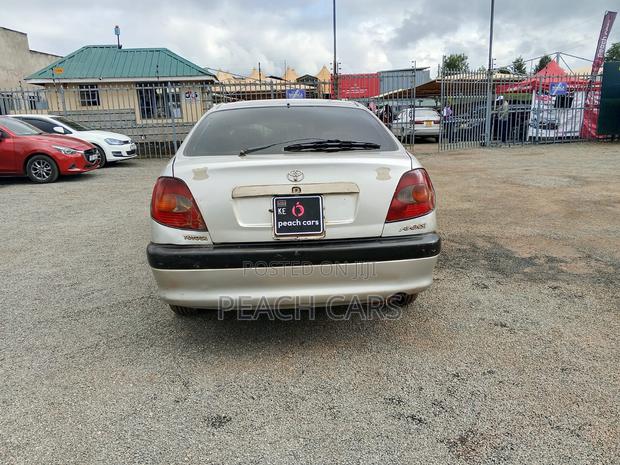 Toyota Avensis 2000 Silver