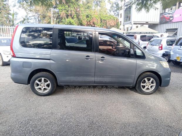 Nissan Serena 2009 Gray