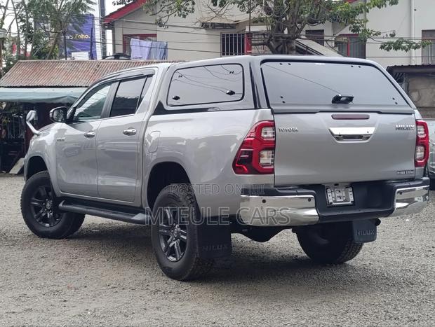 Toyota Hilux 2020 Silver