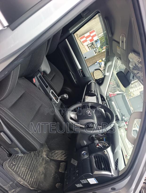 Toyota Hilux 2020 Silver