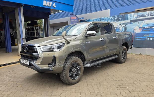 Toyota Hilux Revo Double Cab Deisel 2.4 RWD 2021 Brown